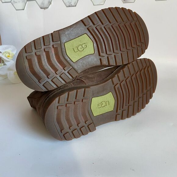 UGG Leather Chelsea Boots - Picture 6 of 8